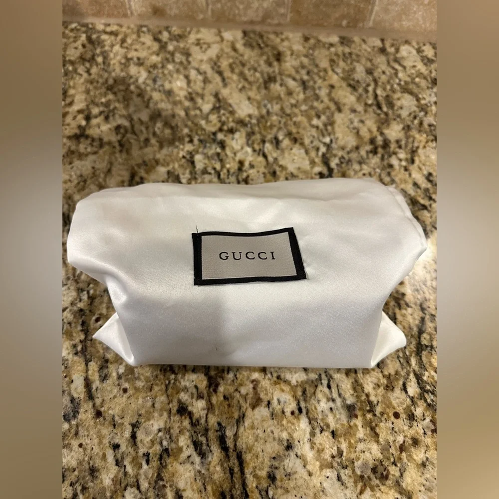 Gucci Brown Sunglasses Case, dust bag and lens wipes. **no glasses** - Picture 4 of 8